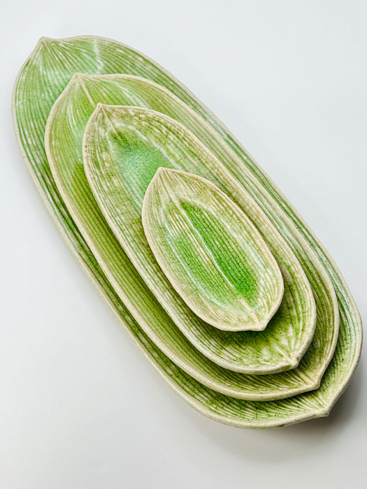 Handcrafted Plate Bamboo Leaf Medium